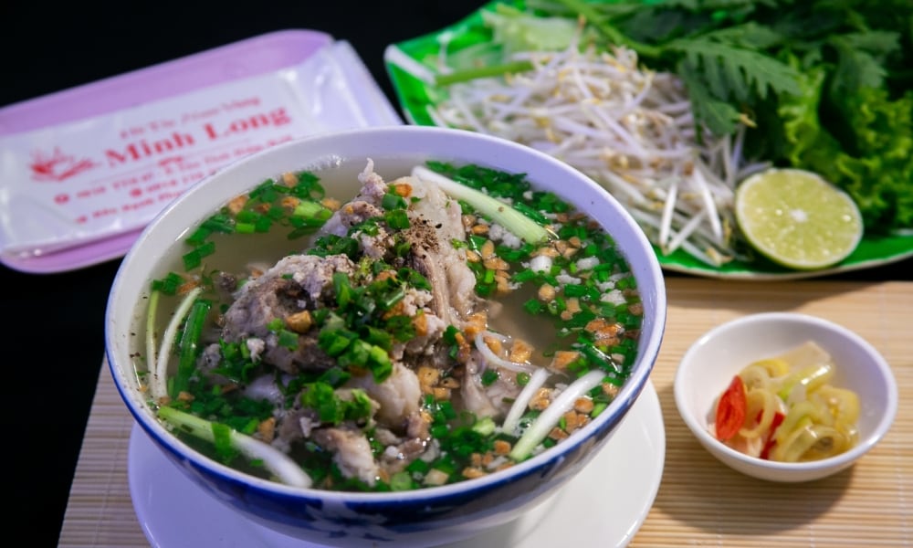 A bowl of noodles with full toppings